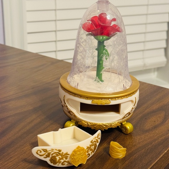 Jakks - Beauty and the Beast, Enchanted Rose, with Music and Lights - Picture 3 of 3